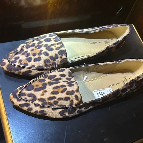 Leopard Print Women's Loafers size 11 - Picture 2 of 7